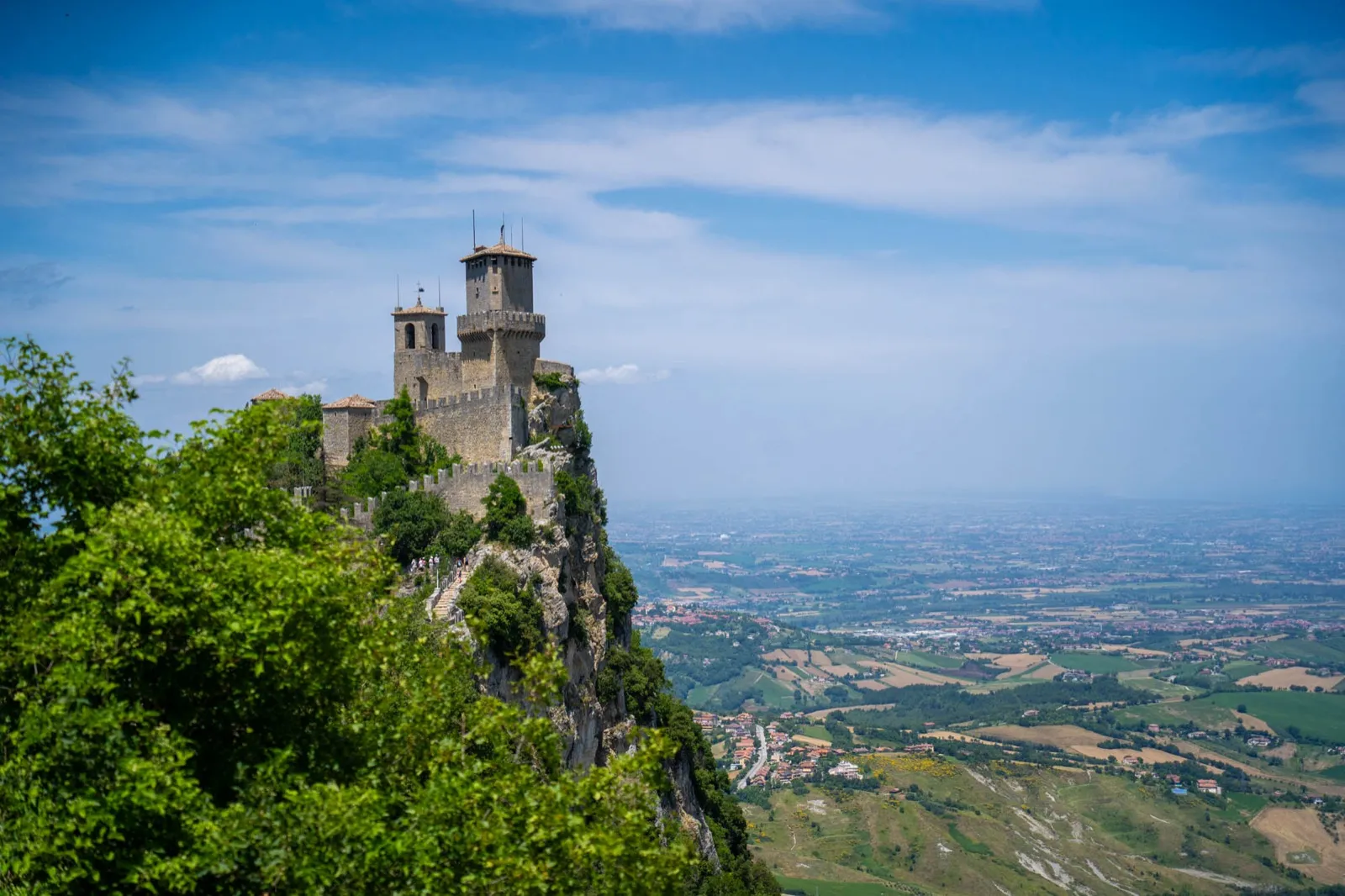 La torre Guaita sulle rupi del Monte Titano